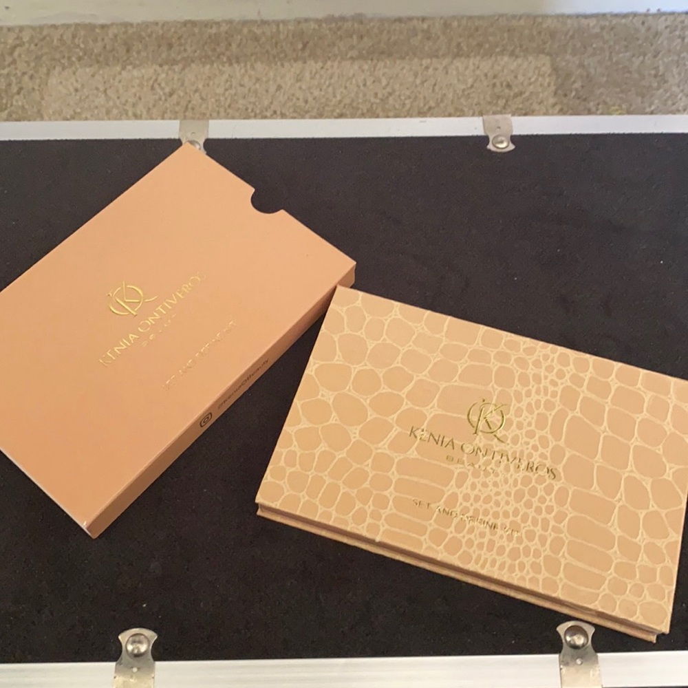Kenia ontiveros contour palette